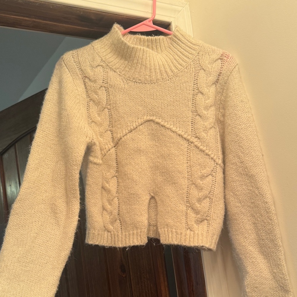 Vestique Cream Cable Knit Turtleneck Cropped Sweater